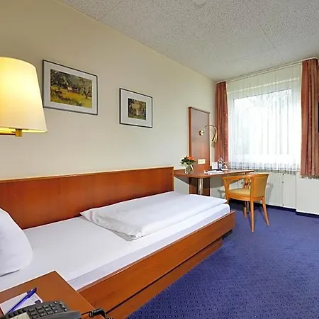 מלון Haus Kronenthal 3*